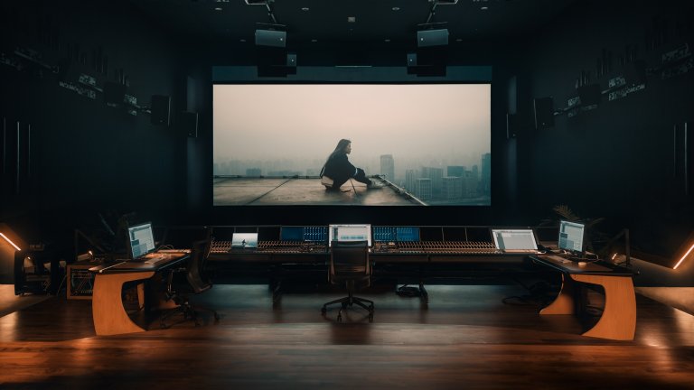 Ruang kerja pascapenerbitan di Iskandar Malaysia Studio