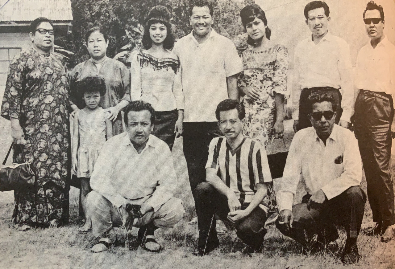 Antara pelakon dan kru filem 'Sitora Harimau Jadian'. Gambar: Twitter Mubi Malaysia
