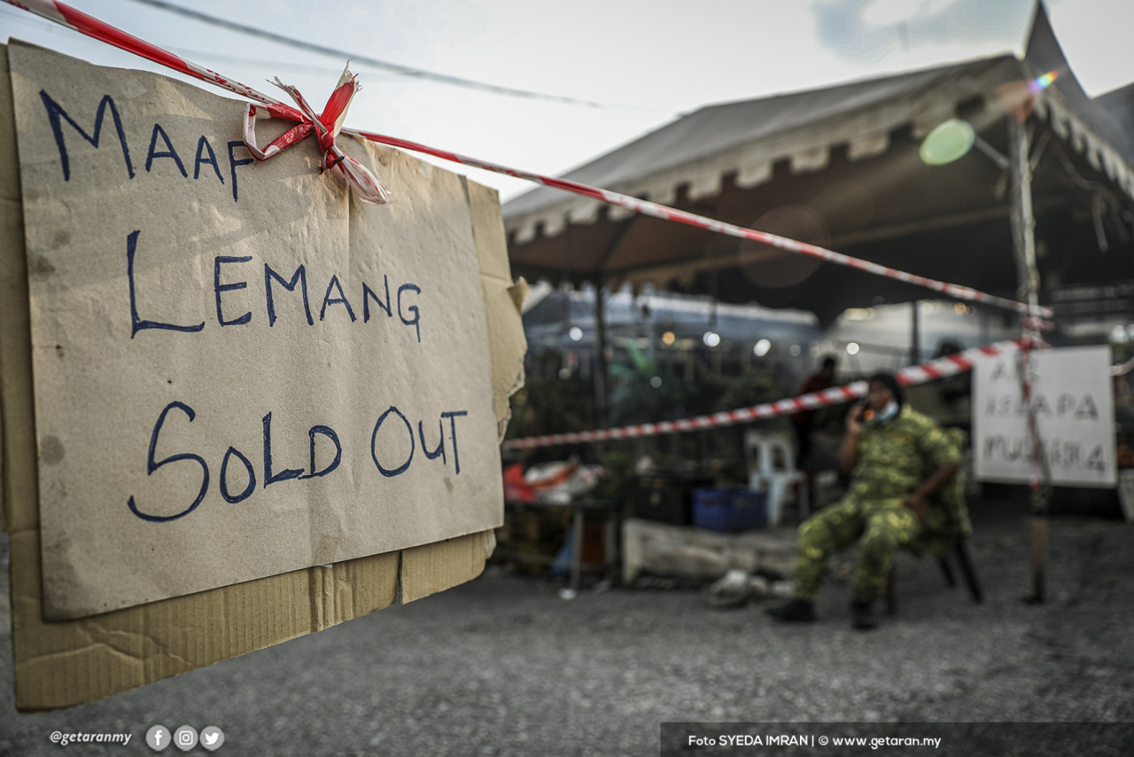 Jika terlambat membuat tempahan, memang lemang akan habis. Ia merupakan makanan tradisi yang laris di pasaran.