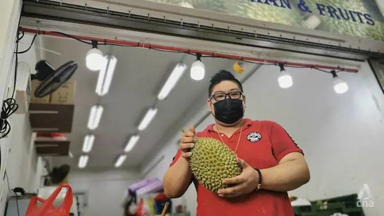 Louis Lee membuka kedai di Owen Road