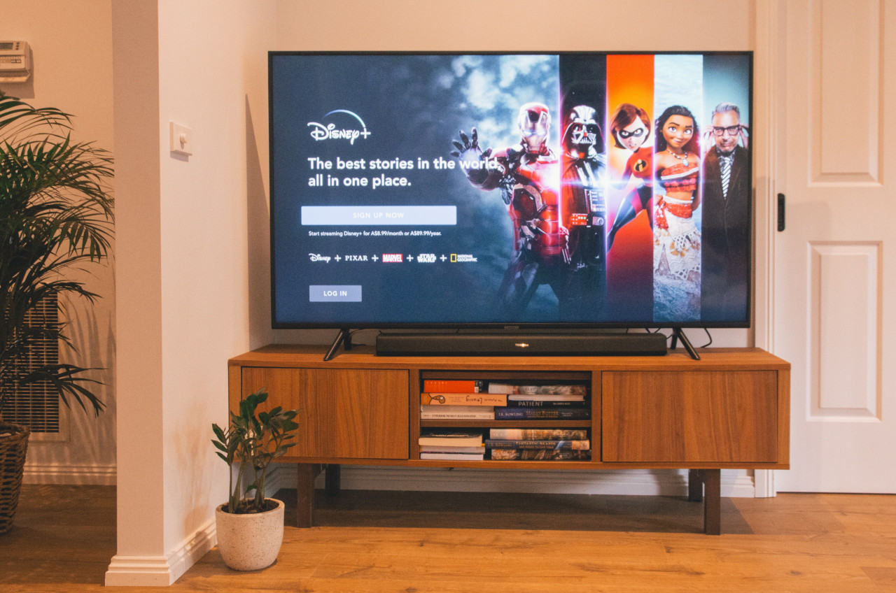 Disney Plus telah pun memaklumkan bahawa mereka akan menaikkan yuran langganan bulanan - Gambar Hiasan Unsplash
