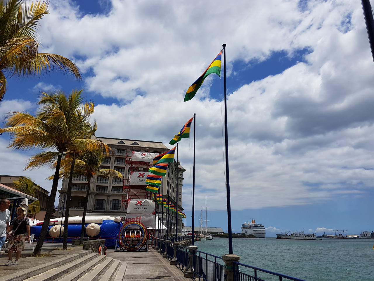 Kawasan dermaga Port Louis