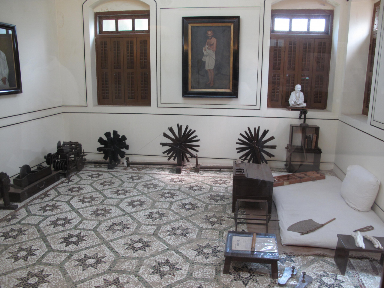 Ruang dalam Mani Bhavan
