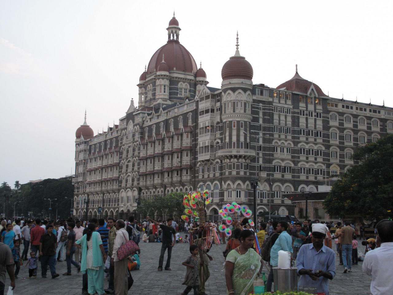Hotel Taj dari luar