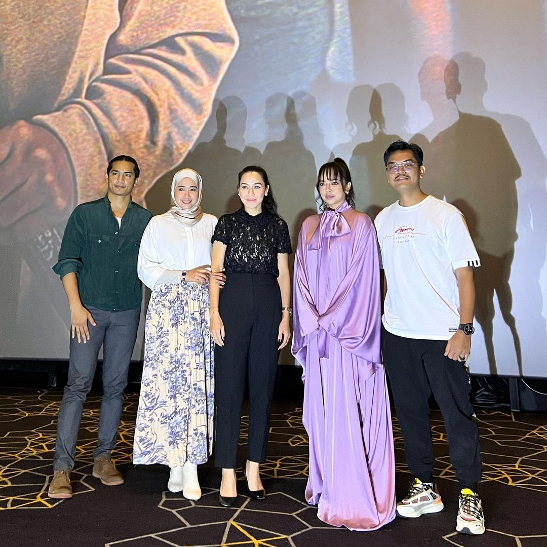 Nora Danish bersama barisan pelakon Kan Cheong.