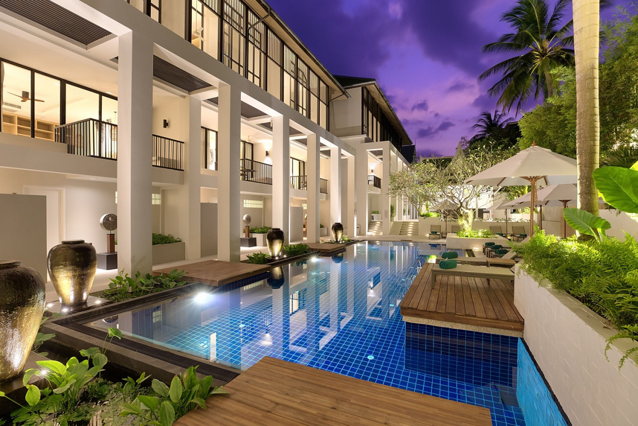 Outrigger Surin Beach Resort - Gambar dari laman web