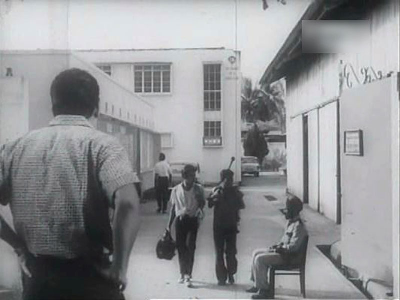 P. Ramlee di Studio Jalan Ampas. Tangkapan layar filem 'Seniman Bujang Lapok'