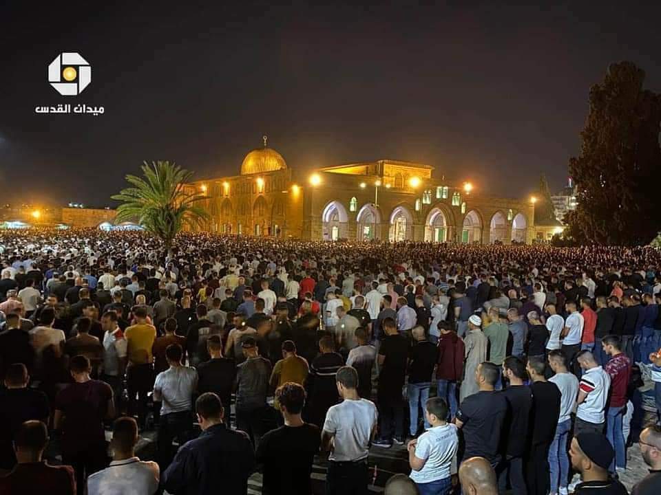 Meskipun pada Jumaat, Zionis menyerbu masuk ke dalam Masjid al-Aqsa menyebabkan lebih 200 orang cedera, namun penduduk Palestin tidak gentar. - Gambar Twitter Aya Isleem