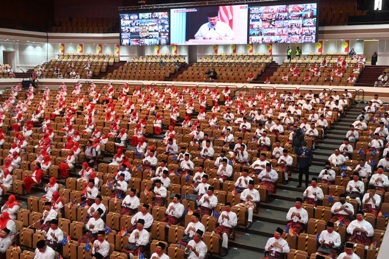 Perhimpunan Agung UMNO 2020 berlangsung dalam norma baharu dan dipantau ketat Majlis Keselamatan Negara (MKN) serta Kementerian Kesihatan (KKM).