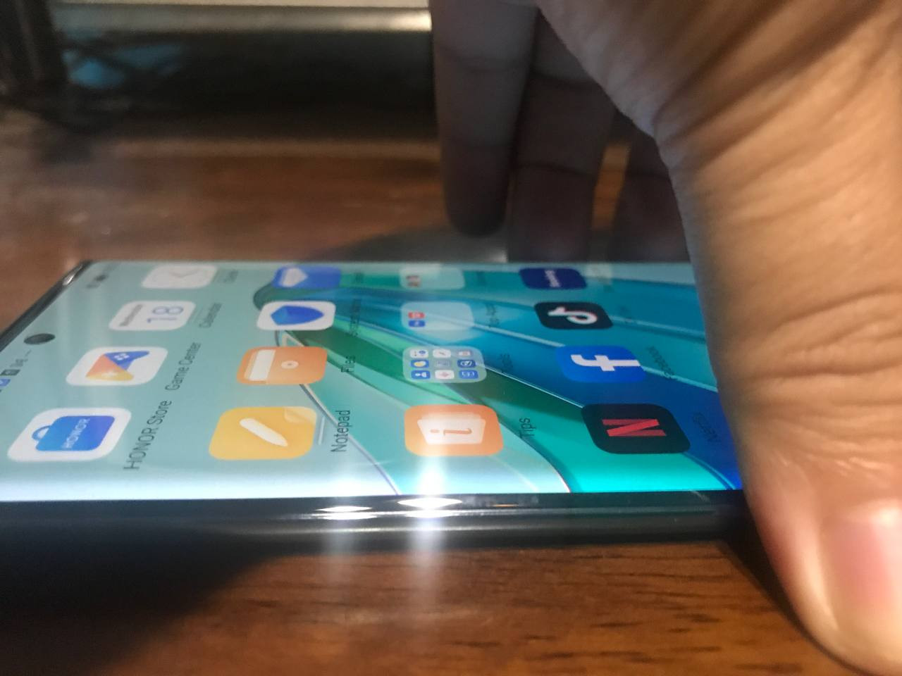 Honor X9a memiliki sistem pengecas segera sebanyak 66 wat dan memboleh bateri diisi semula sehingga 81% dalam masa 30 minit  - Gambar oleh Izwan Ramlan