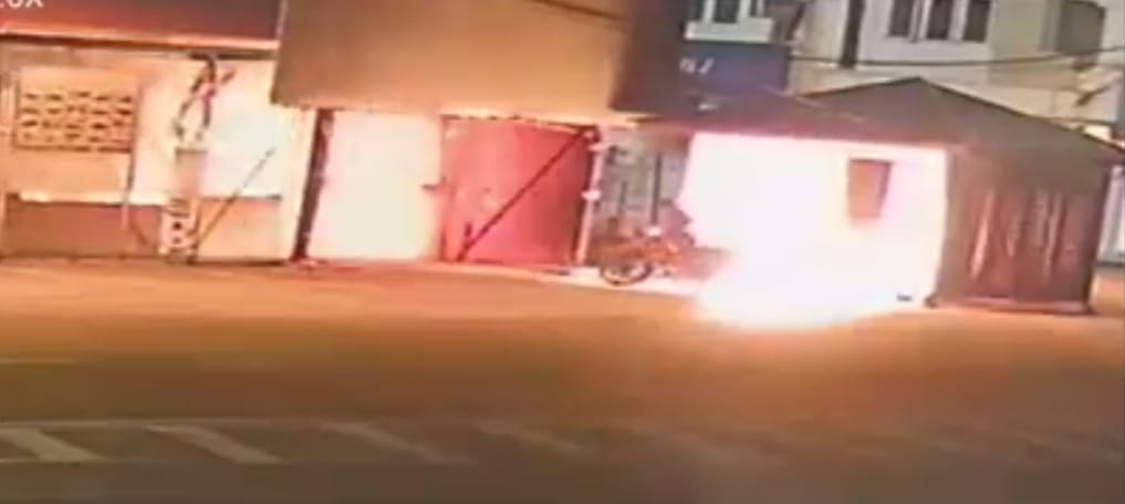 Gambar menunjukkan pondok bit berdekatan Pasar Jelawat, dekat Bachok yang terbakar semalam.