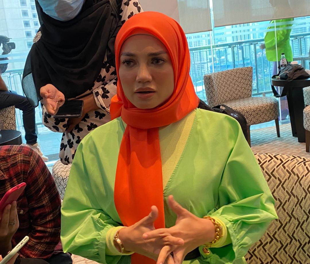 Menurut Sarah, aduan telah dibuat di kedua-dua mahkamah iaitu sivil dan syariah yang masing-masing sedang giat menjalankan siasatan