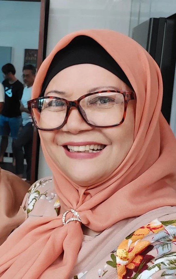 Penerbit dan pelakon, Raja Azmi - Gambar Instagram @rajaazmi