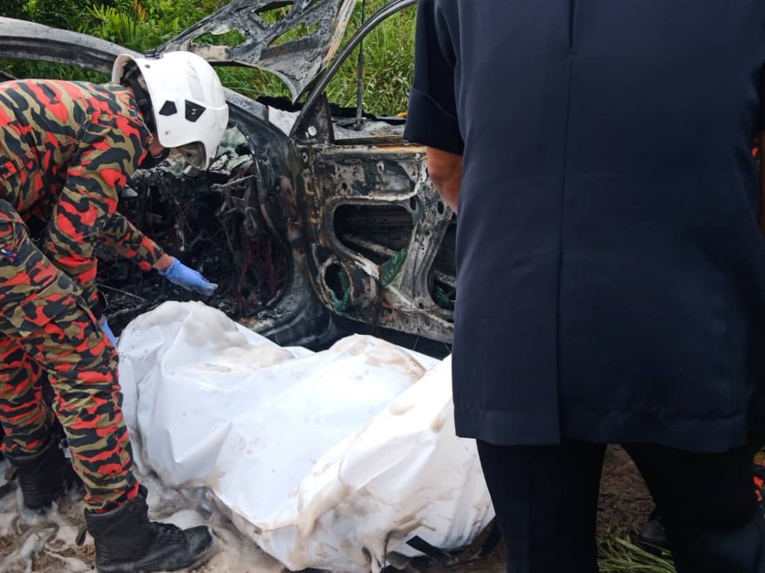 Mayat Ong Yean Tong ditemui rentung dalam kereta.