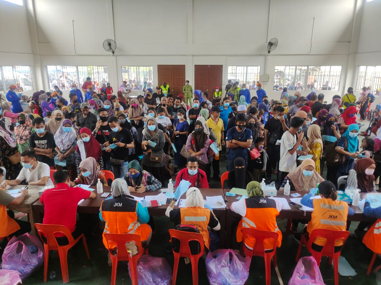 Penduduk yang terlibat dalam kebakaran di Kampung Kurnia Jaya, Batu 4, Jalan Apas, mendaftar dengan Jabatan Kebajikan Masyarakat (JKM) bagi membolehkan bantuan disalurkan.
