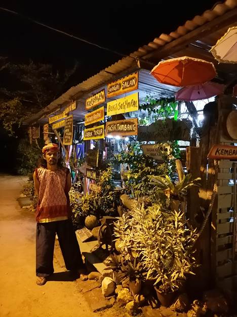 Pengasas kumpulan Anak Kayan dan Kelab Serindit Mati Tersepit, Noor Azman Norawi atau lebih dikenali sebagai Man Kayan 