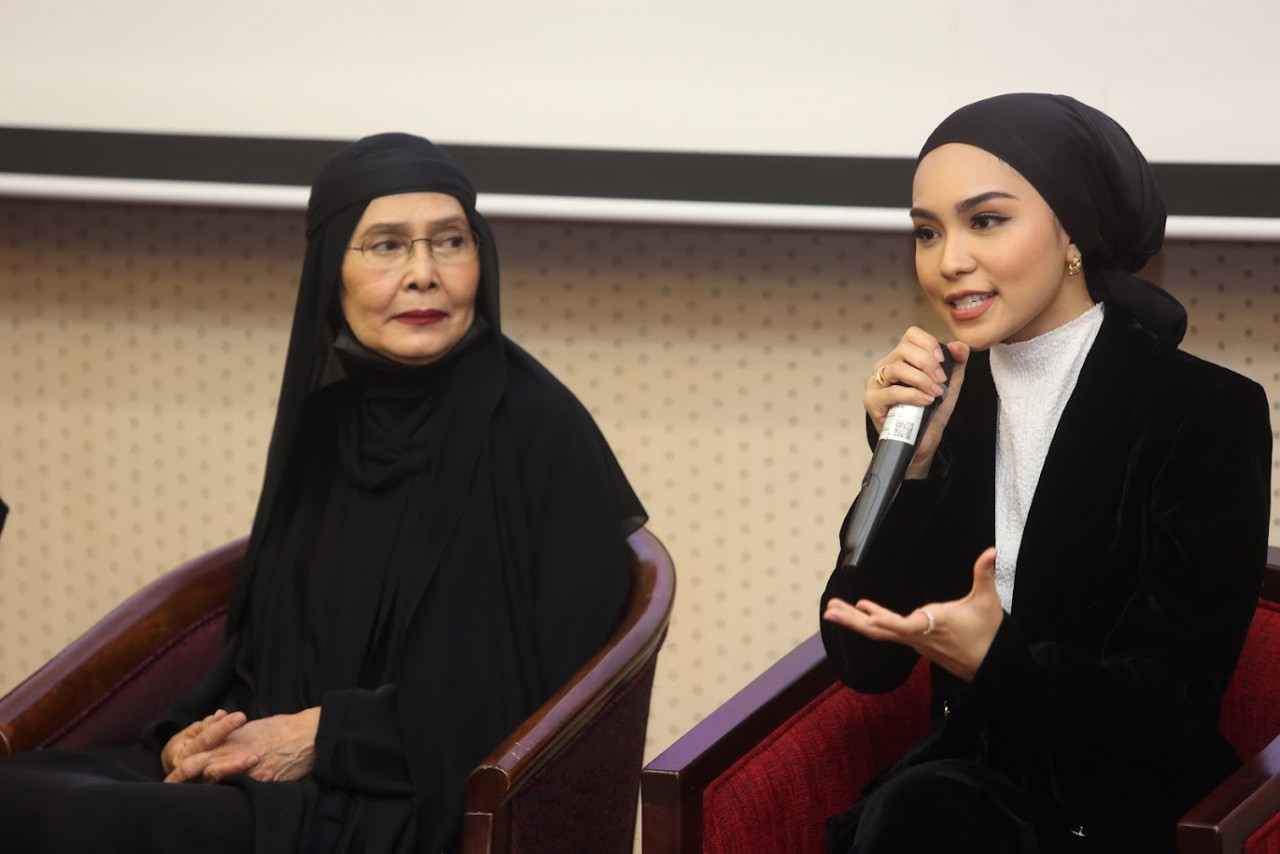Noorkumalasari (kiri) dan Sharifah Rose ketika menyertai forum anjuran WHAM, FINAS dan UKM baru-baru ini. - Gambar ihsan WHAM