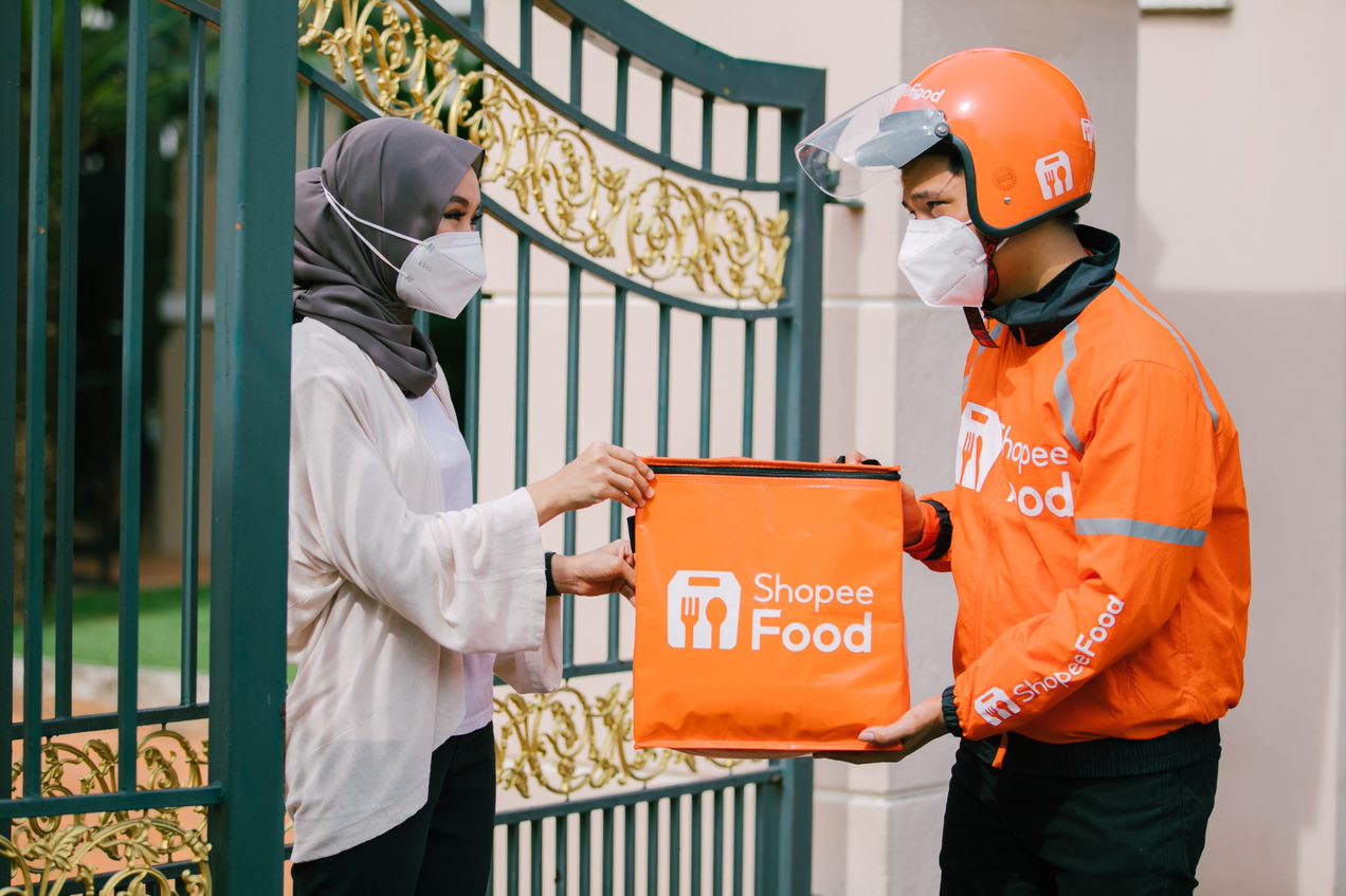Wabak COVID-19 pada 2020 lalu secara tidak langsung melonjakkan industri penghantaran makanan negara. - Gambar ihsan Shopee