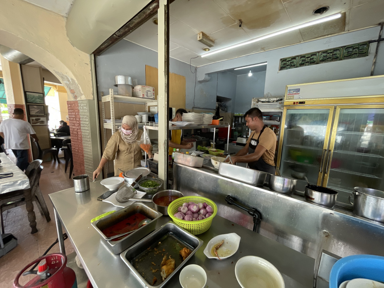 Simple Cafe tiada pilihan melainkan kemungkinan terpaksa menaikkan harga makanan sebanyak 10 peratus mulai Julai ini.