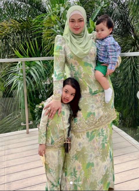 Siti Nurhaliza bersama Aafiah dan Afwa.