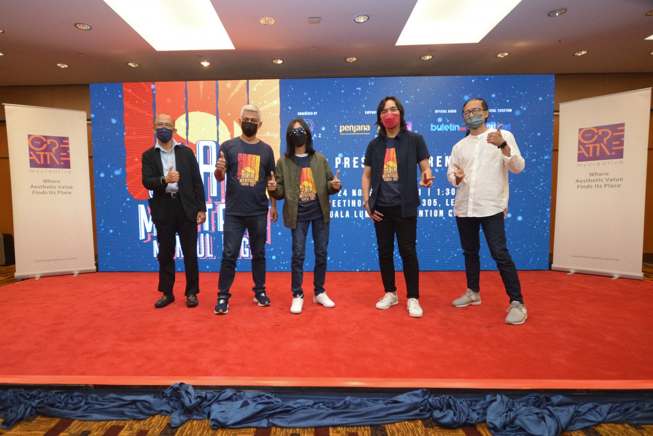 Slam bersama penganjur di majlis sidang akhbar baru-baru ini.