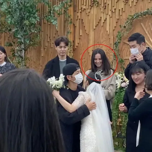 Joong Ki dan Katy dilihat menghadiri majlis perkahwinan seorang kenalan. - Gambar Instagram Song Joong Ki