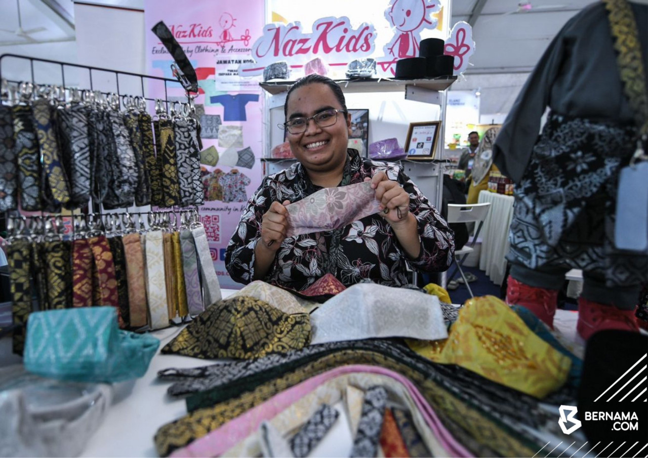 Khairunnisa Ahmad Zamri - Gambar Bernama