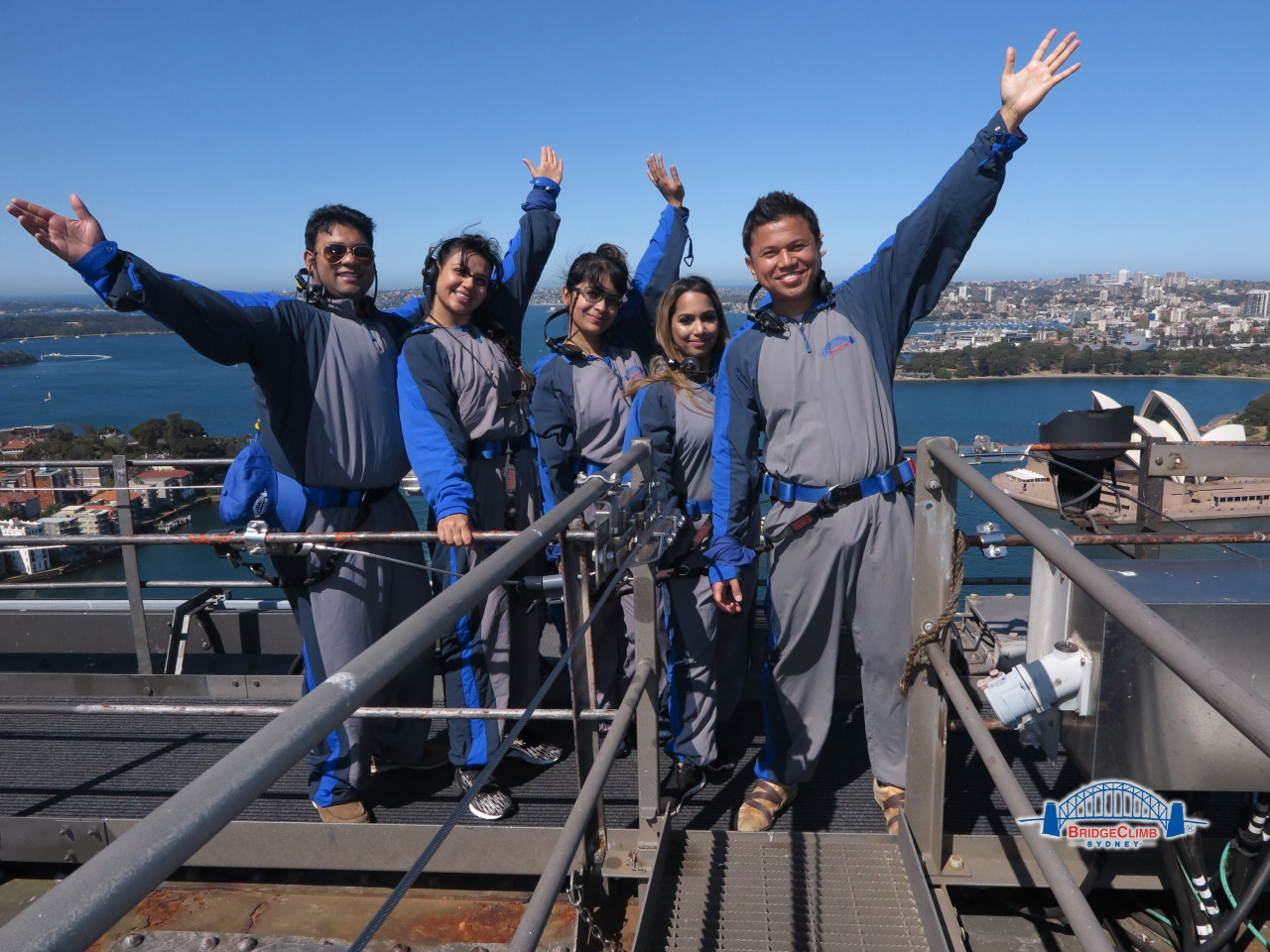 Penulis bersama pendaki Harbour Bridge lain