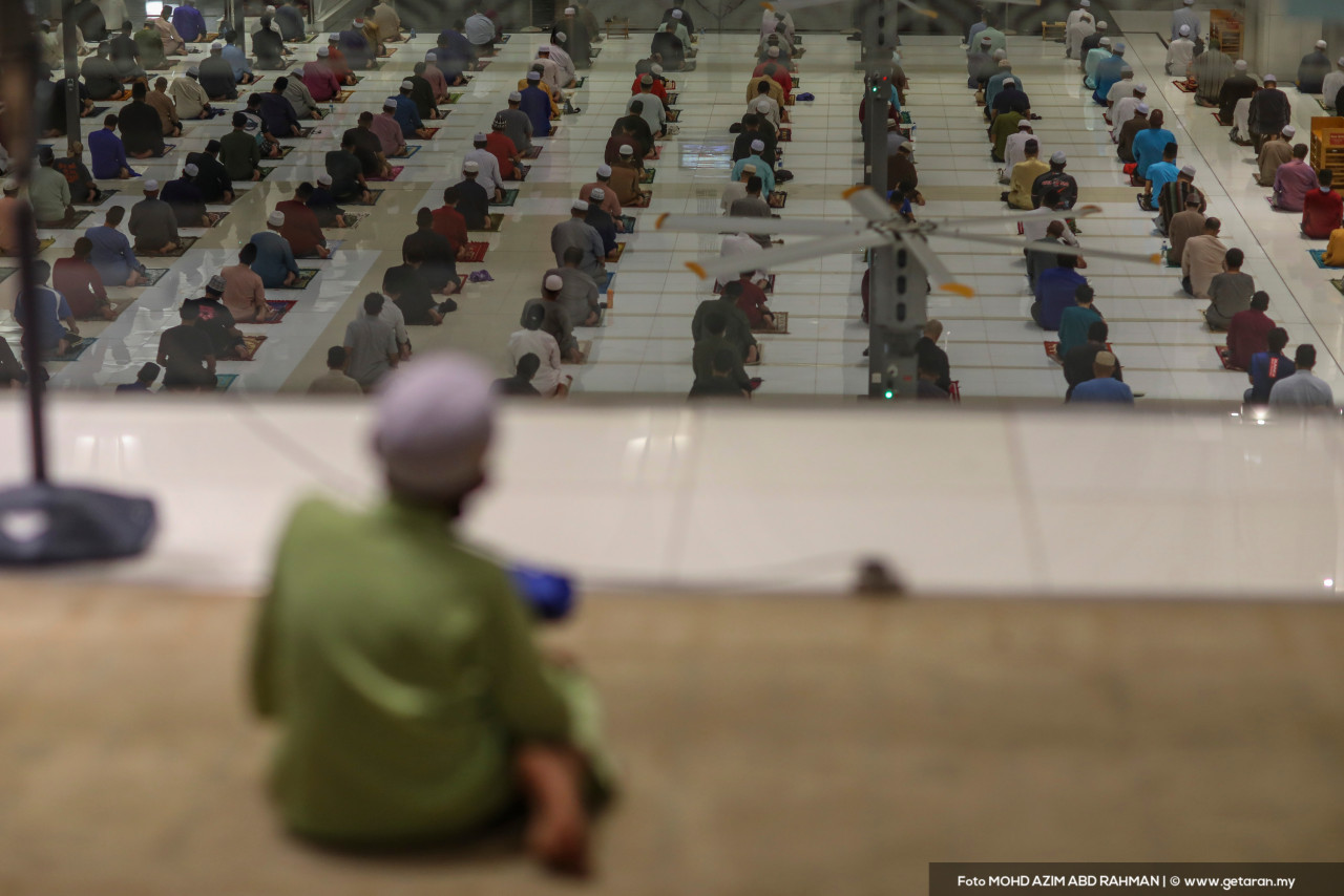 Suasana solat Tarawih di Masjid Tuanku Mizan Zainal Abidin, Putrajaya. Gambar: Mohd. Azim Abd. Rahman