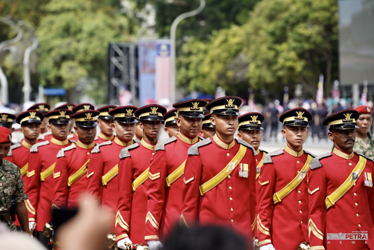 Antara pasukan tentera yang turut serta dalam sambutan Hari Kebangsaan Ke-66 hari ini.