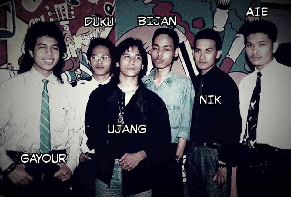 Ujang bersama para kartunis Gayour, Duku, Bijan, Nik dan Aie, pada sekitar tahun 1995-1996. Gambar: Ihsan Ujang