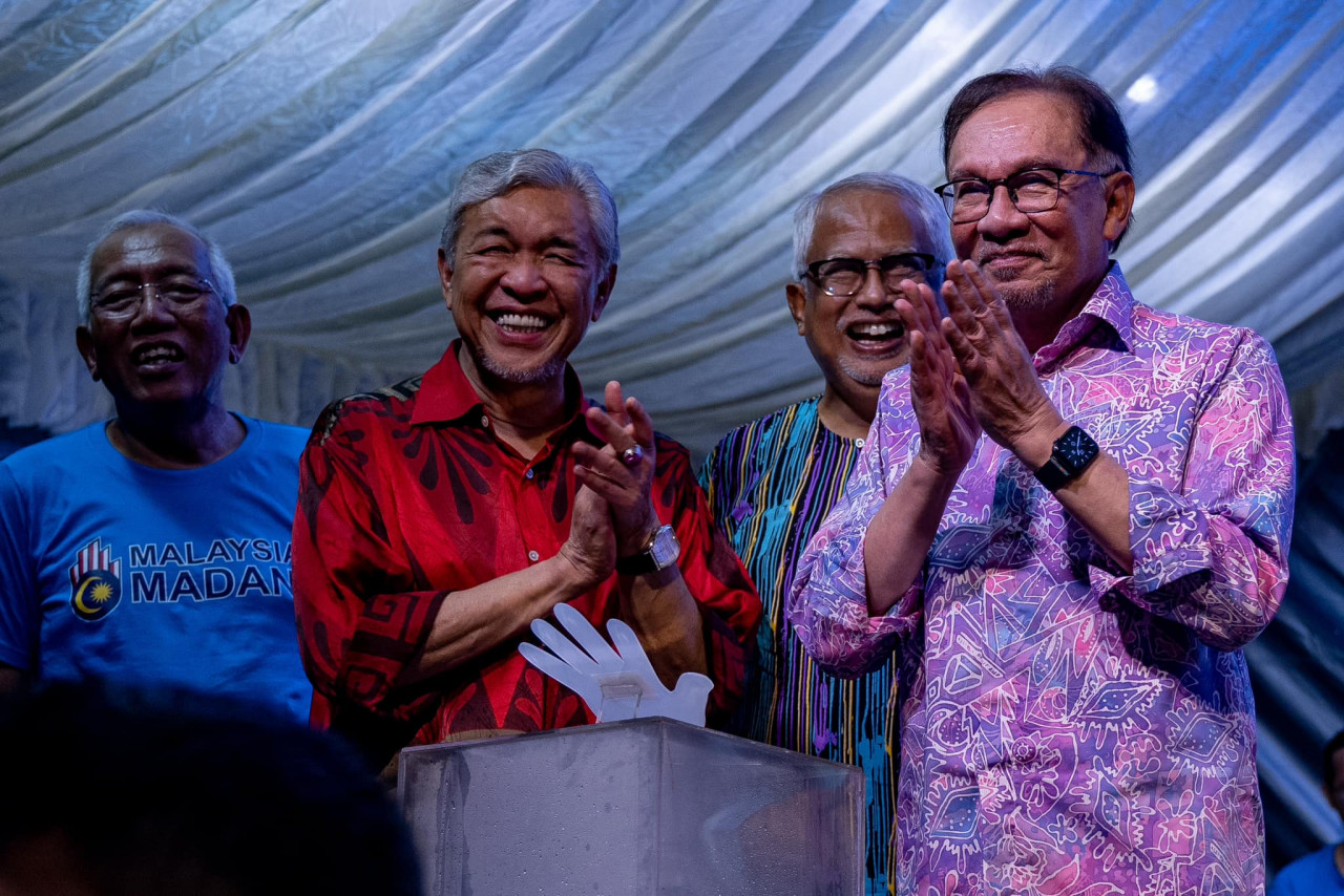Ahmad Zahid (dua dari kiri) turut hadir pada Himpunan MADANI Kedah di Dataran Stargate, Alor Setar, Kedah malam tadi.