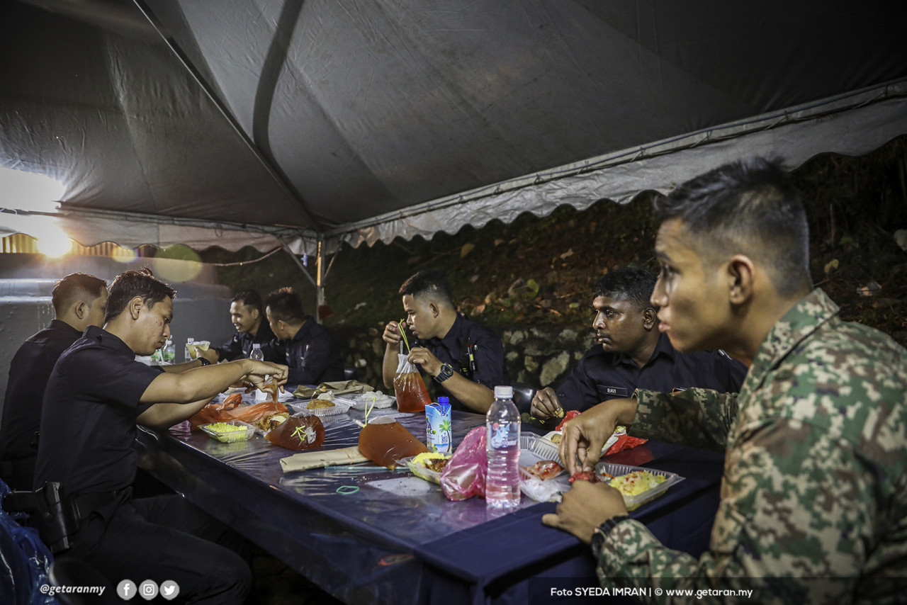 Tugasan di bulan Ramadan mengajar erti sabar dan toleransi dalam kalangan petugas barisan hadapan di SJR. - Gambar SYEDA IMRAN
