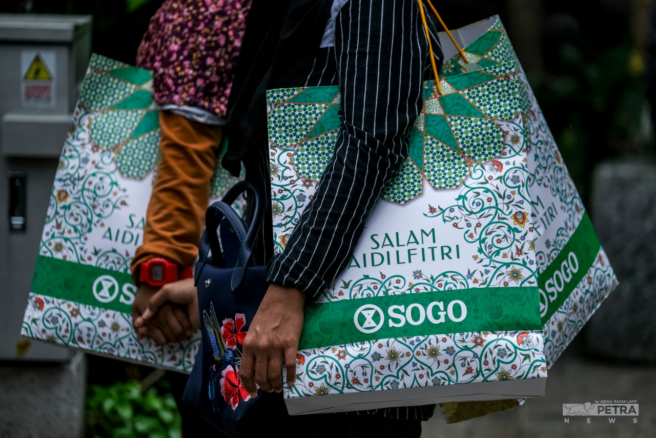 Tahun 2022 menyaksikan sambutan Hari Raya lebih meriah tanpa ada sekatan seperti tahun-tahun sebelumnya. - Gambar oleh Abd Razak Latif