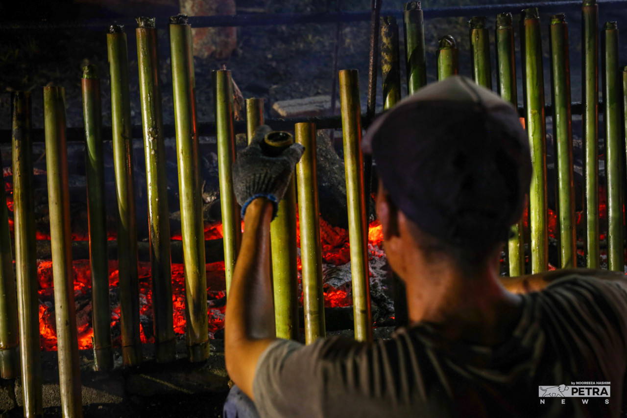 Pengusaha Lemang Kg. Bahagia, Teluk Intan turut menerima tempahan luar biasa tahun ini.