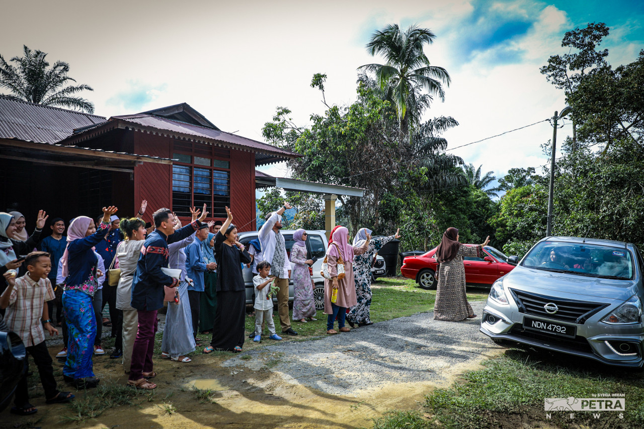 Tiga generasi keturunan Haji Abd Kahar dapat berkumpul pada Hari Raya kali ini.