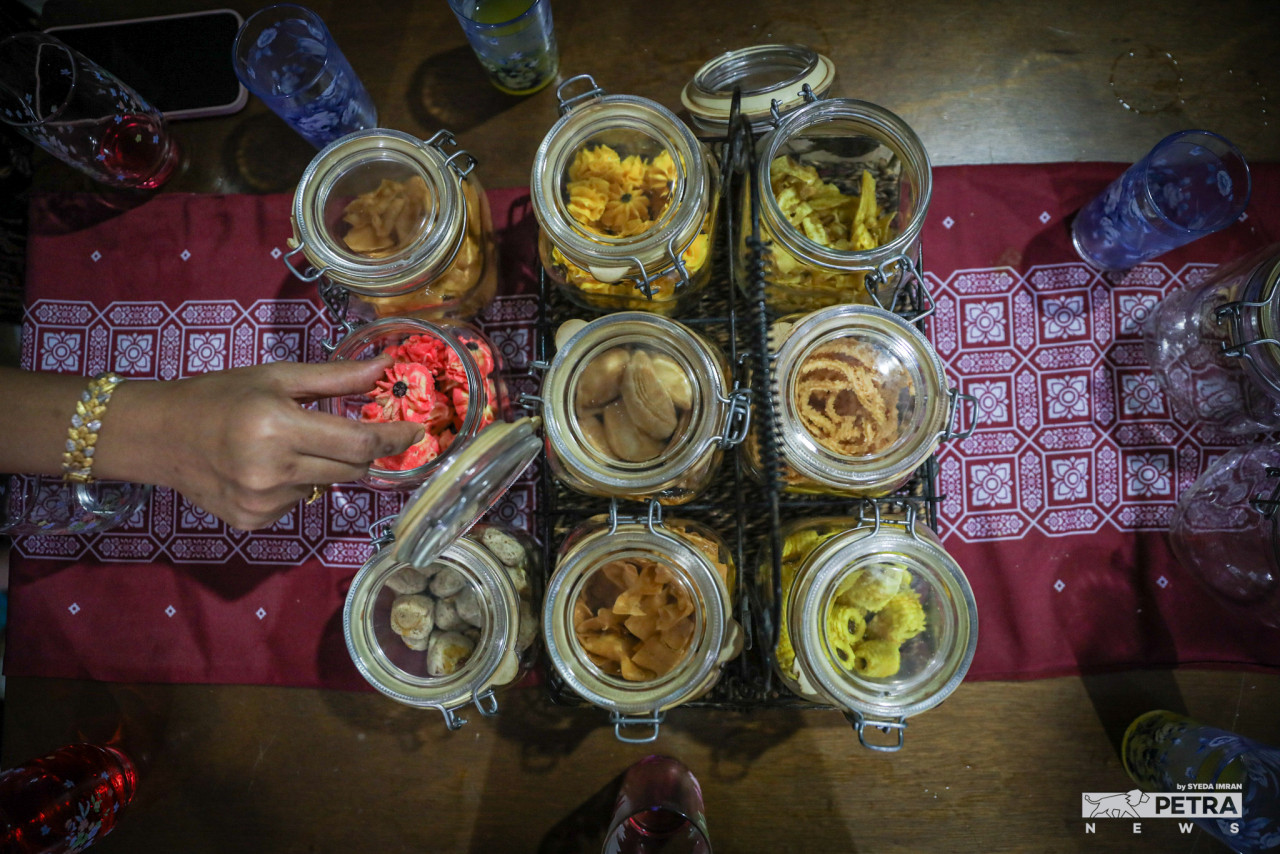 Sunat makan sedikit makanan sebelum menunaikan solat sunat Aidilfitri - Gambar Hiasan