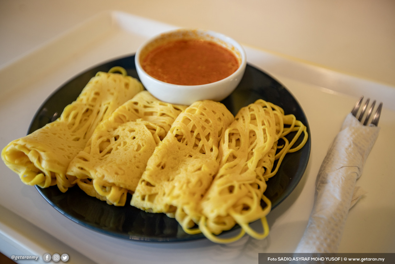 Roti jala antara makanan yang disediakan di RC Deaf Mission Cafe. - Gambar oleh Sadiq Asyraf