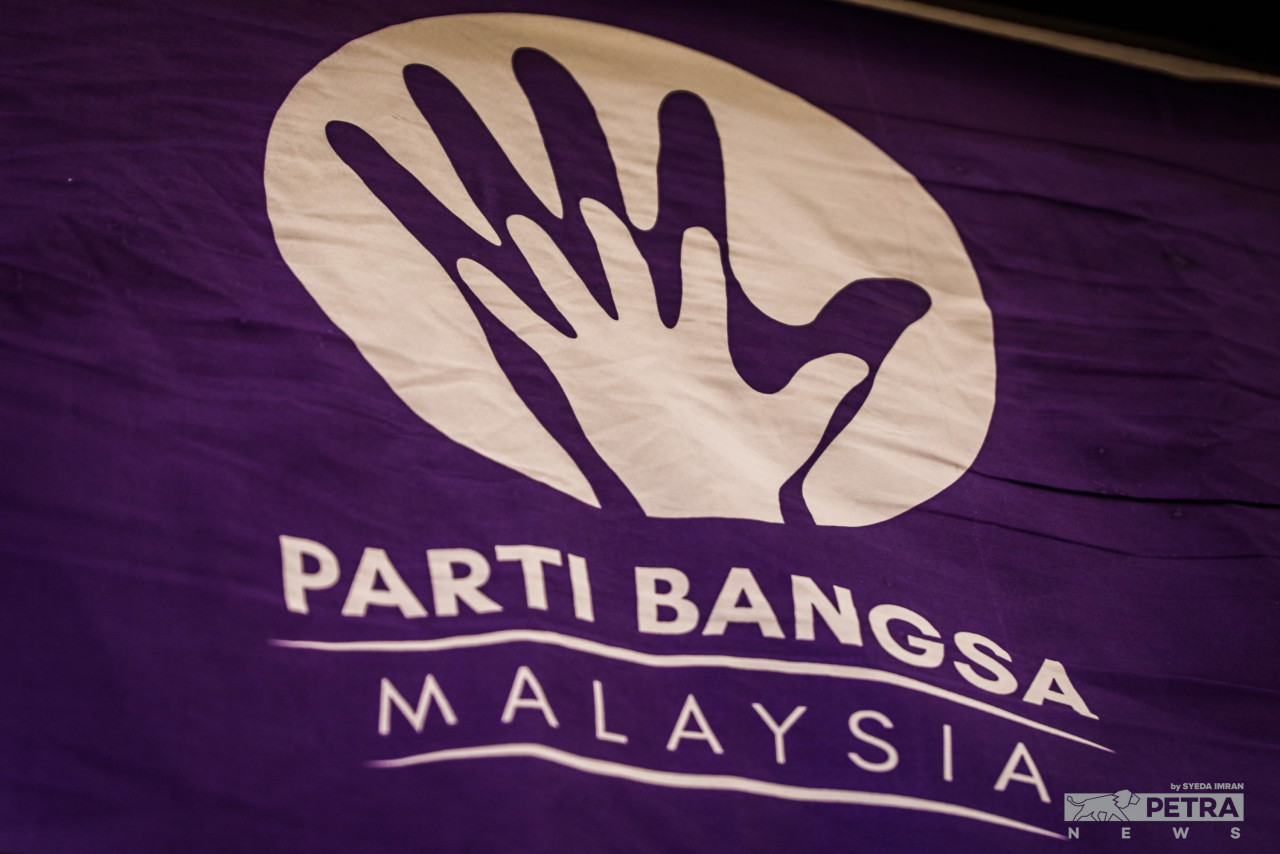 Berdasarkan rekod RoS, Larry Sng masih memegang kedudukan sebagai presiden PBM.