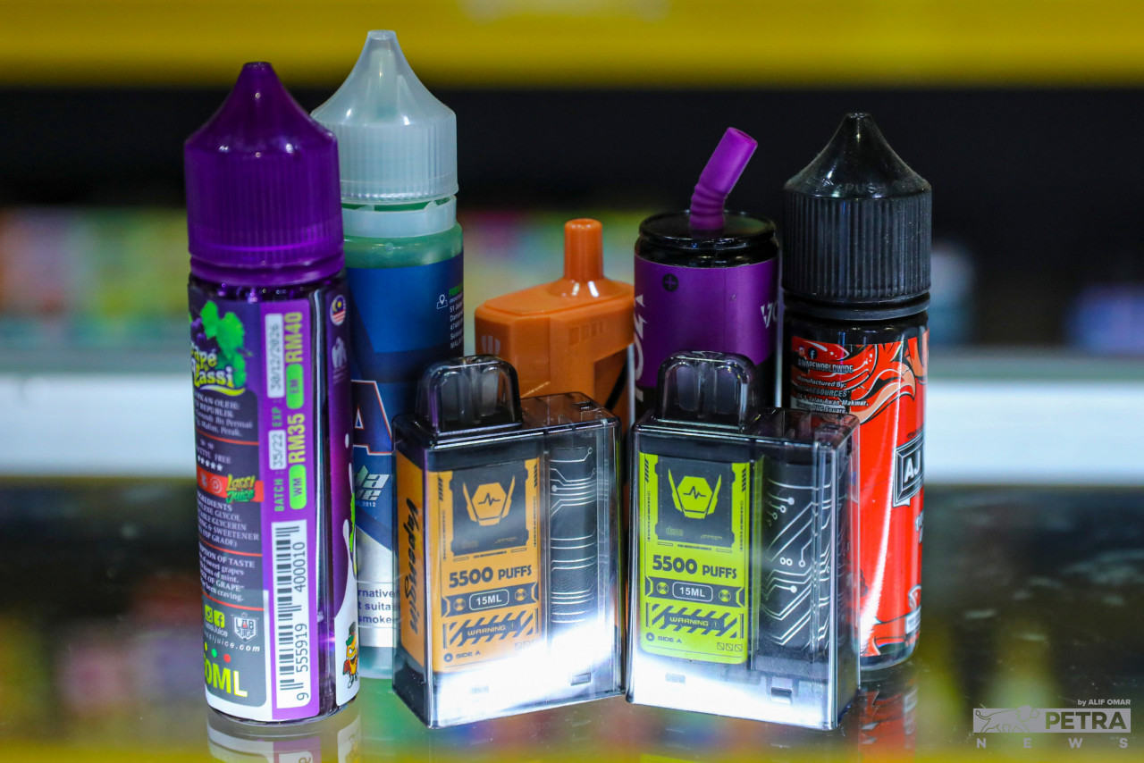 Ada penjual mendakwa mereka jual rokok elektronik ‘zero nicotine’ tetapi apabila dibawa ke ujian makmal, boleh dikatakan 97 peratus sampel yang kita hantar itu kebanyakannya mengandungi nikotin. - Gambar fail