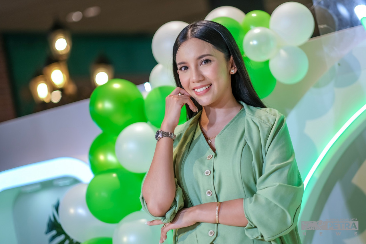 Sweet Qismina di acara promosi rangkaian produk perawatan wajah Nanowhite baru-baru ini