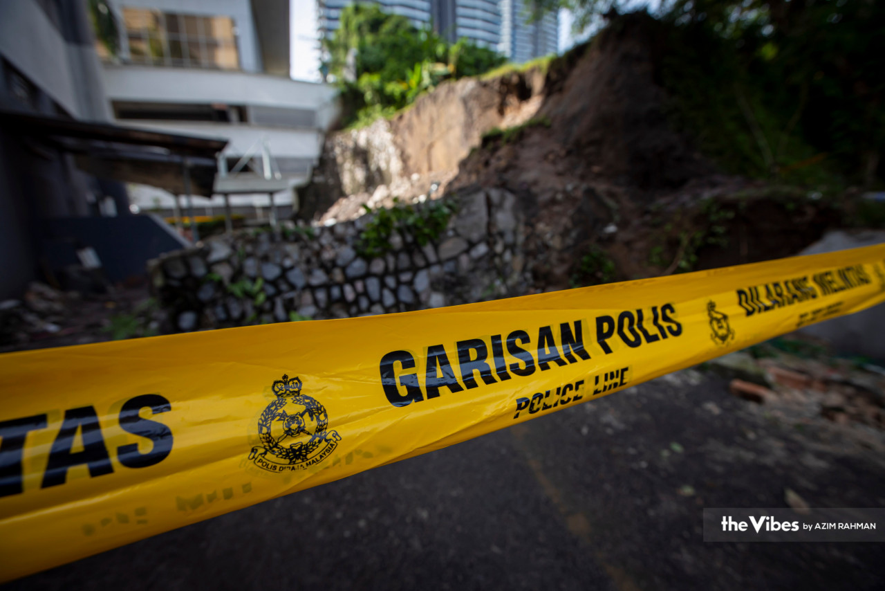 Keadaan di Wisma YPR, Jalan Syed Putra pagi ini. - Gambar oleh Azim Rahman