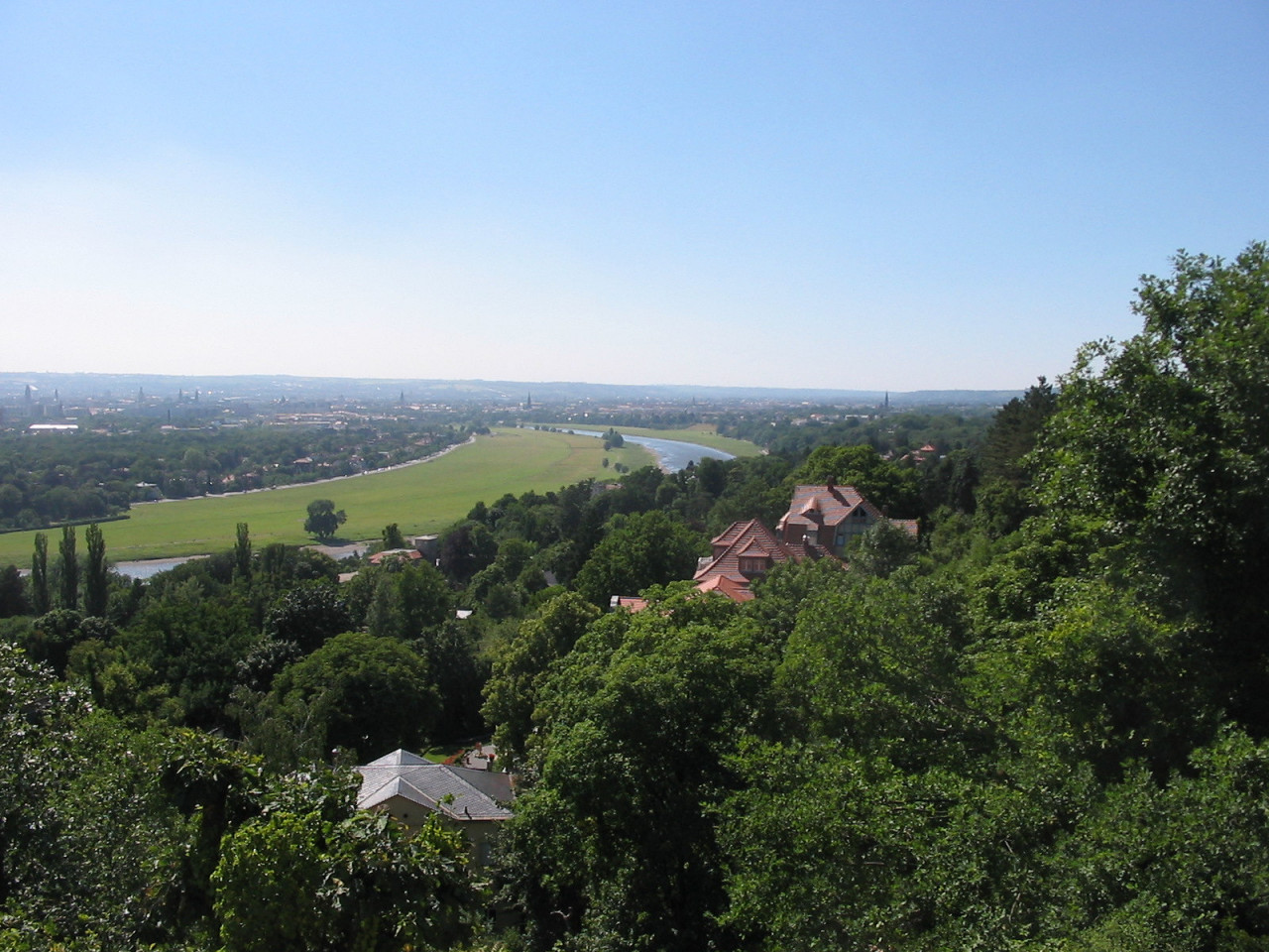 Penglibatan komuniti membawa kepada pengekalan jambatan baharu yang merentasi Sungai Elbe di Dresden, Jerman, kata Tiong Kian Boon. - Gambar Wikipedia