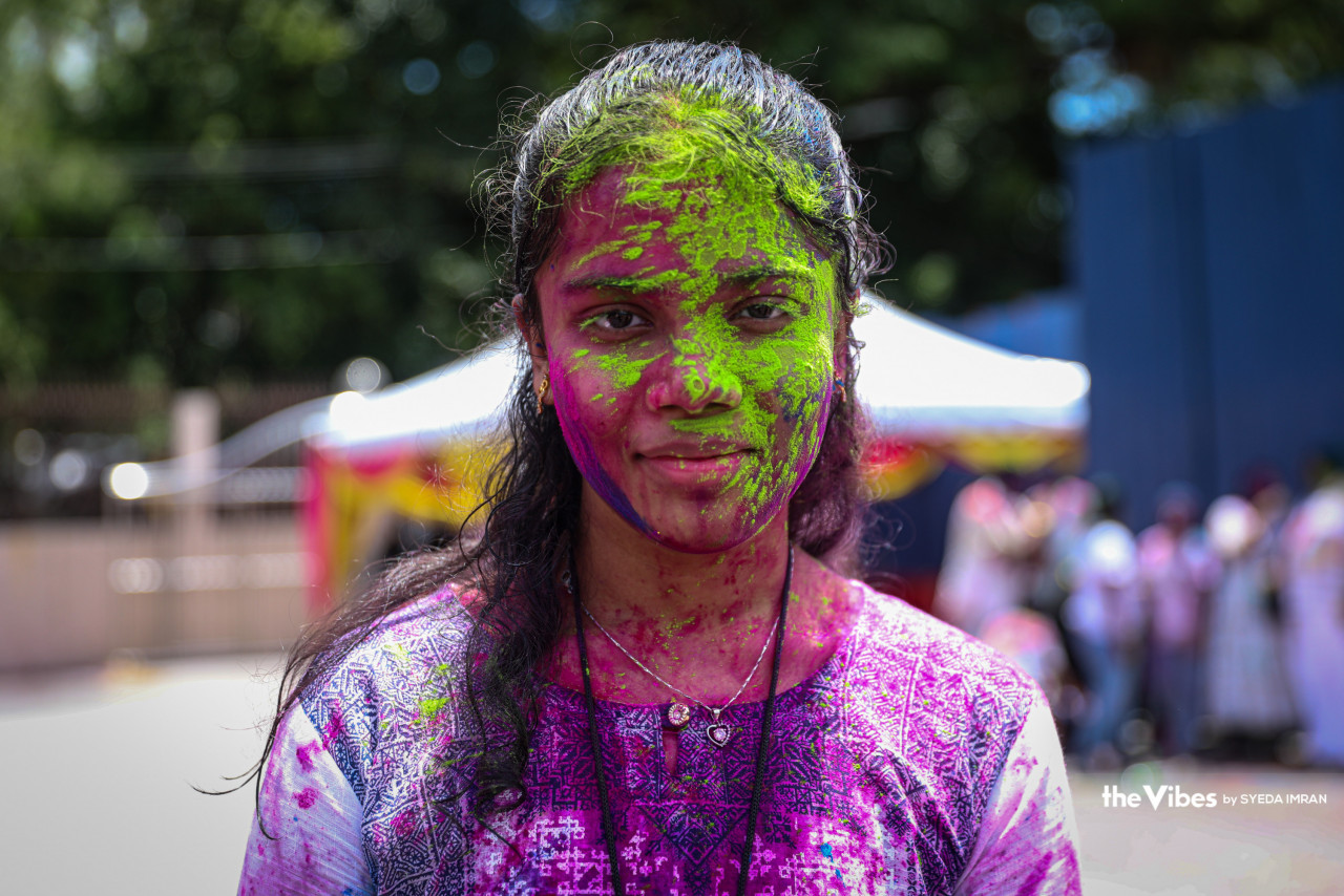 Holi tidak hanya disambut di Malaysia. Di India, sambutannya menandakan permulaan musim bunga