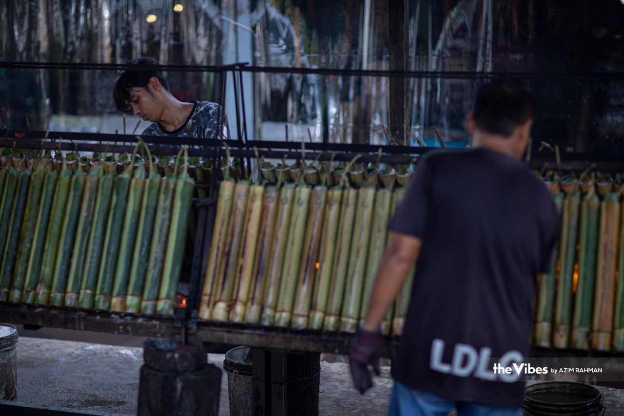 Walaupun lemang adalah hidangan yang lazat namun ia tinggi kandungan karbohidrat dan kalori. - Gambar oleh Azim Rahman