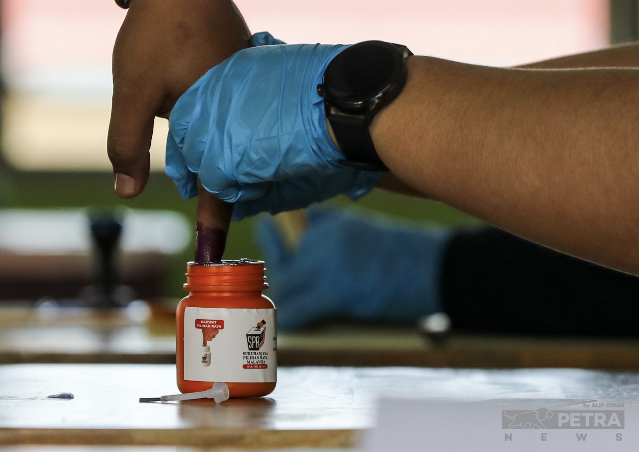 Seramai 363,515 orang petugas telah dilantik bagi mengendalikan proses PRU Ke-15 dan Bugaya - Gambar oleh Alif Omar