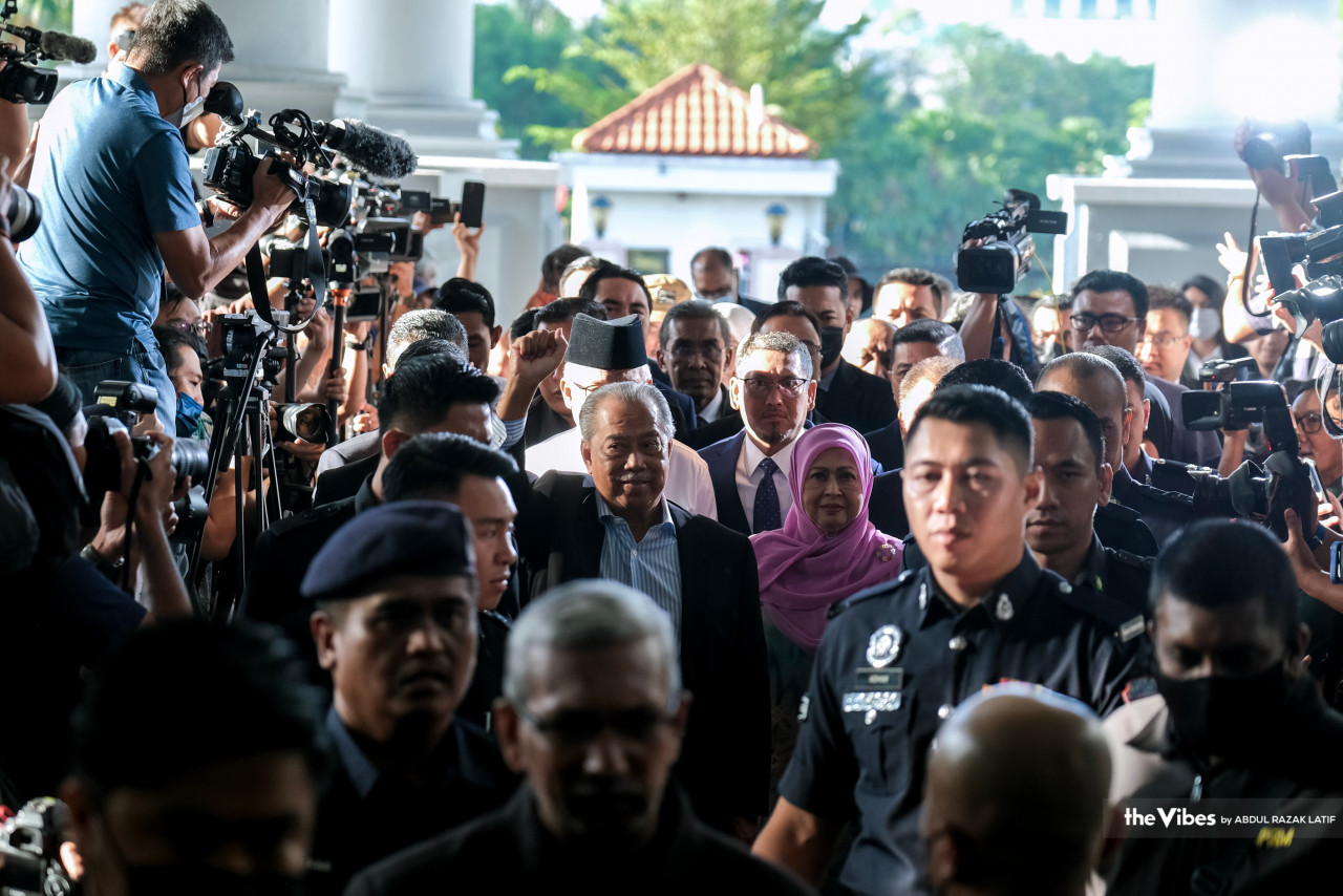 Muhyiddin mengaku tidak bersalah di Mahkamah Sesyen KL atas empat tuduhan guna kedudukan untuk suapan berjumlah RM232.5 juta.
