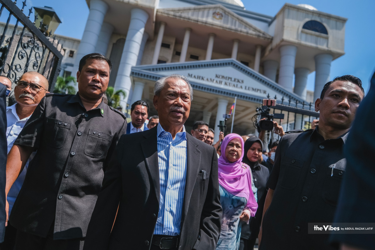 Status jawatan Muhyiddin Yassin sebagai orang nombor satu BERSATU mencetuskan persoalan apabila beliau didakwa di Mahkamah Sesyen di sini atas enam pertuduhan - Gambar Fail
