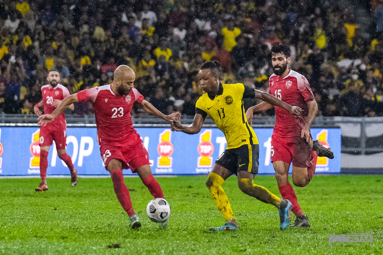 Mohamadou Sumareh (tengah) membuka jaringan buat Malaysia. - Gambar oleh Abdul Razak Latif