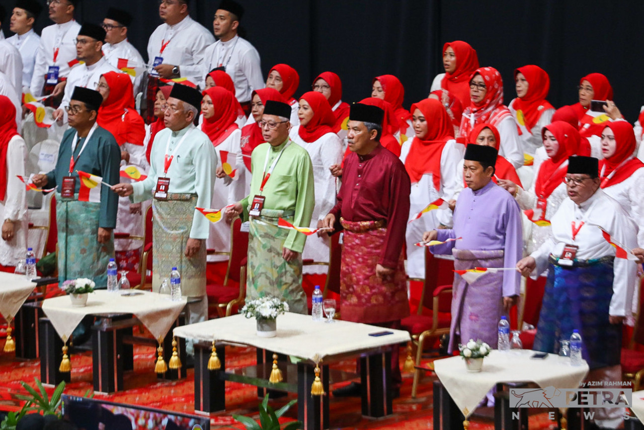 Mohamad memberi jaminan bahawa UMNO akan menjadi sebahagian daripada kerajaan perpaduan dengan berpandukan perlembagaan serta memimpin negara secara telus dan bertanggungjawab